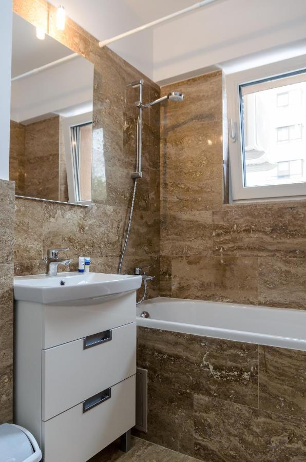 Luxury Apartments Newton By Glam Ясси Екстер'єр фото